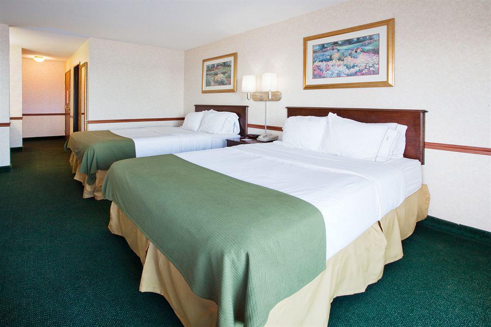 סיינט איגנס Holiday Inn Express St Ignace-Lake Central By Ihg חדר תמונה